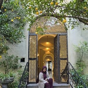 Meet your Posher, Majeda